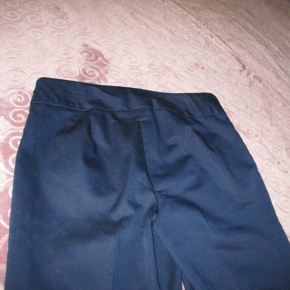 Two pair of Kim Rogers Capris - Size 8 - great condition, gently used - Picture 3 of 10